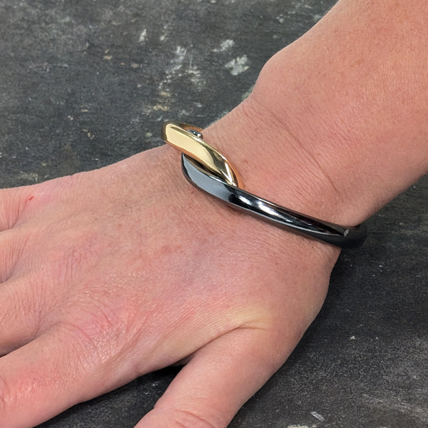 Crossover Bangle (in Gift Box) - Black/Gold